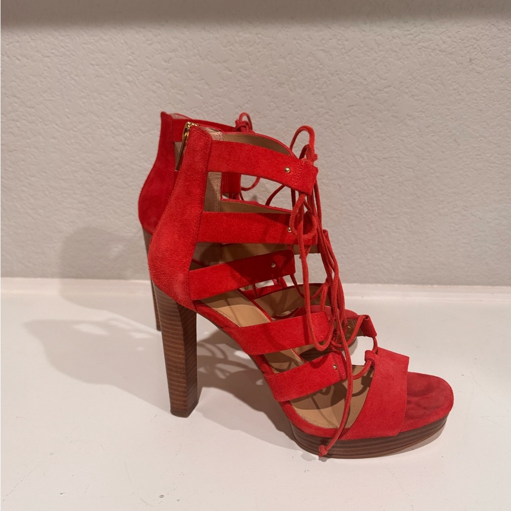 Micheal Kors platform heels 👠